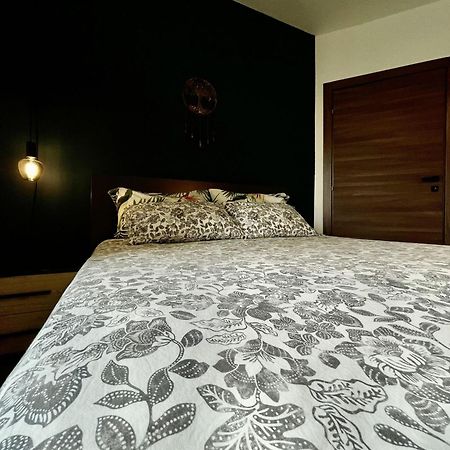 Airport Accommodation Bedroom With Bathroom Self Check In And Self Check Out Air-Condition Included Mqabba Exterior photo
