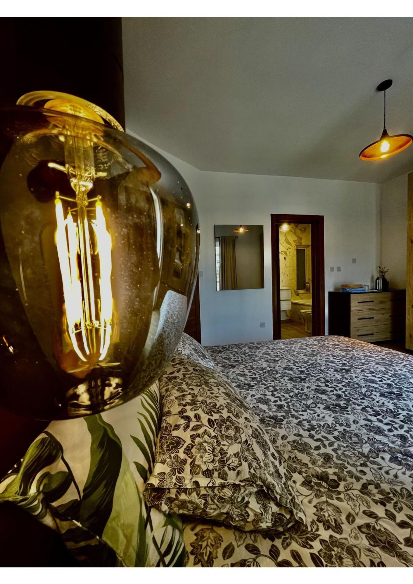 Airport Accommodation Bedroom With Bathroom Self Check In And Self Check Out Air-Condition Included Mqabba Exterior photo