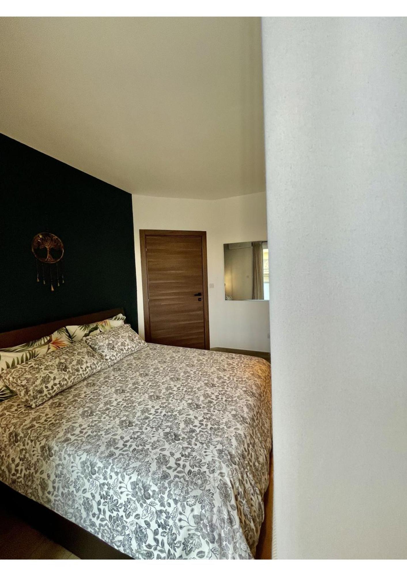Airport Accommodation Bedroom With Bathroom Self Check In And Self Check Out Air-Condition Included Mqabba Exterior photo