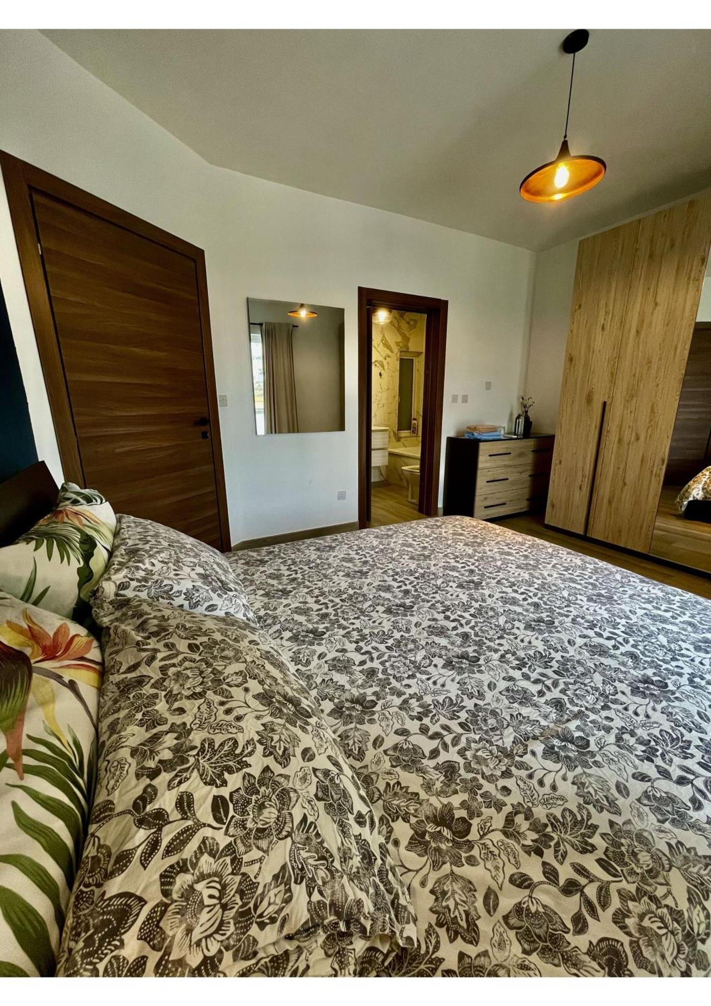 Airport Accommodation Bedroom With Bathroom Self Check In And Self Check Out Air-Condition Included Mqabba Exterior photo
